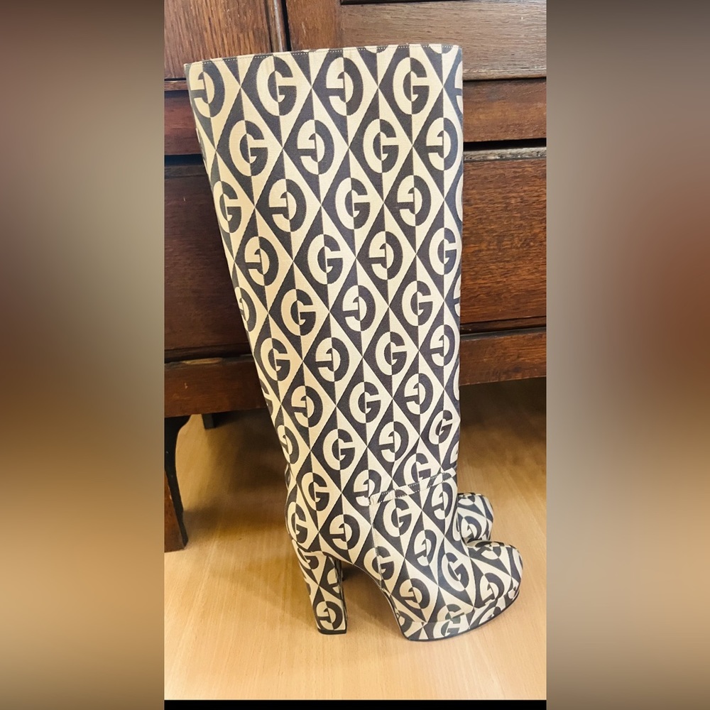 G IS FOR GOURGEOUS ✨BRAND NEW GUCCI PLATAFORM BOOTS KNEE HIGH SIZE 37 1/2✨